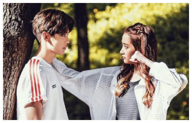 为什么月薪三五千的男人，舍得在网上大手大脚的打赏女主播？游戏画面
